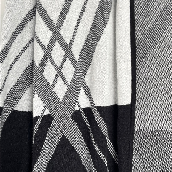 Jones Studio Black and Gray Plaid Cardigan - Picture 4 of 4